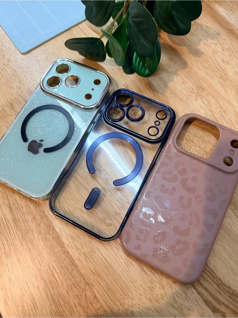 Velvet Caviar iphone 17